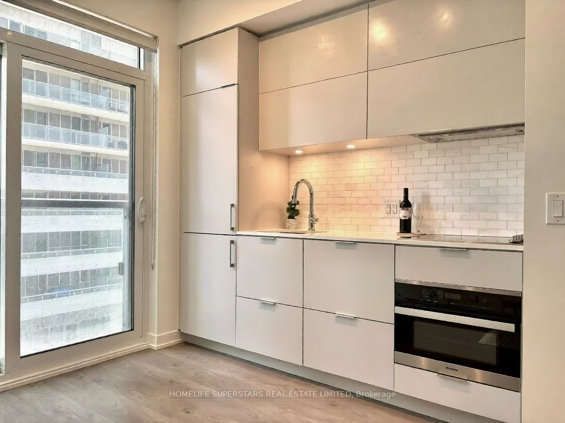 20, Richardson, Waterfront Communities C8, Toronto