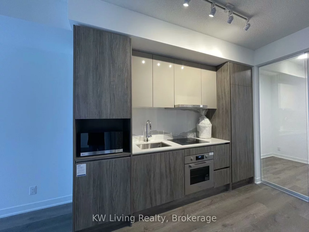 180, Front, Moss Park, Toronto