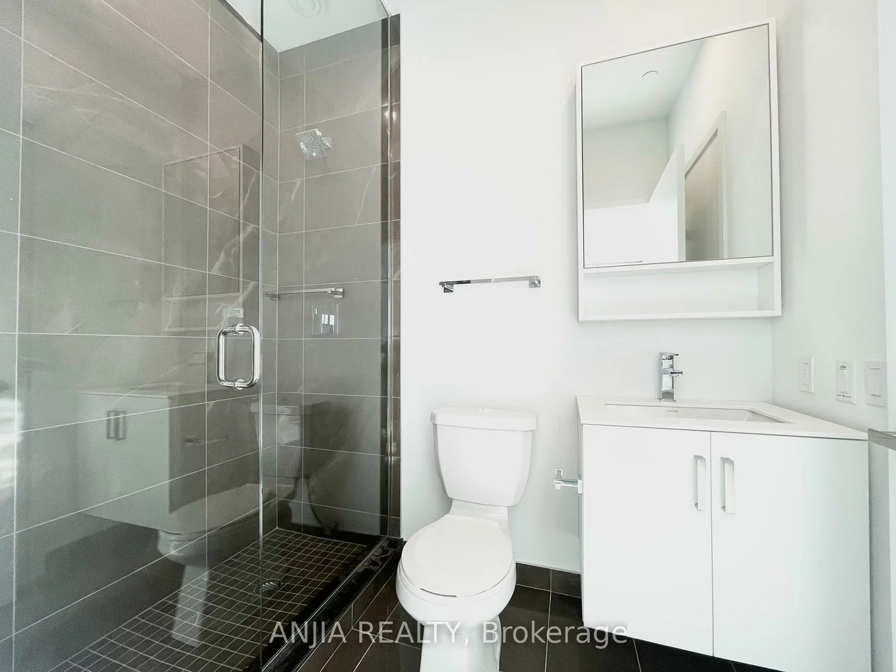 88, Queen, Church-Yonge Corridor, Toronto