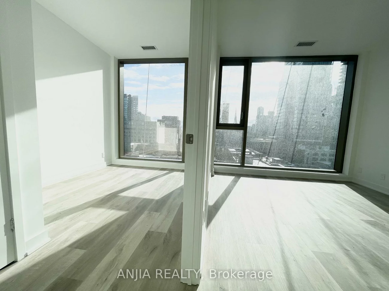 88, Queen, Church-Yonge Corridor, Toronto