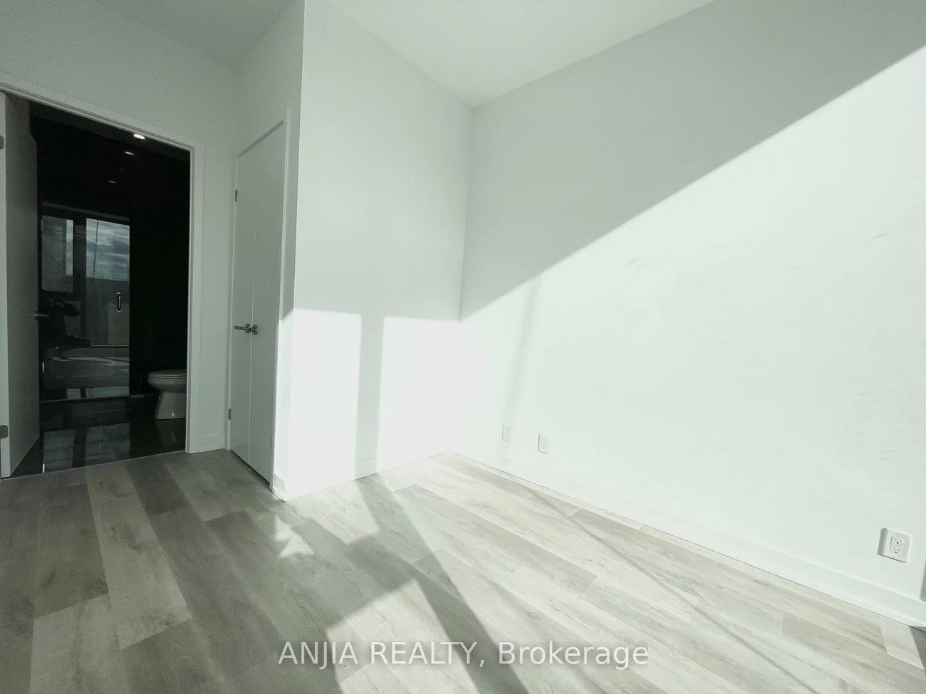 88, Queen, Church-Yonge Corridor, Toronto