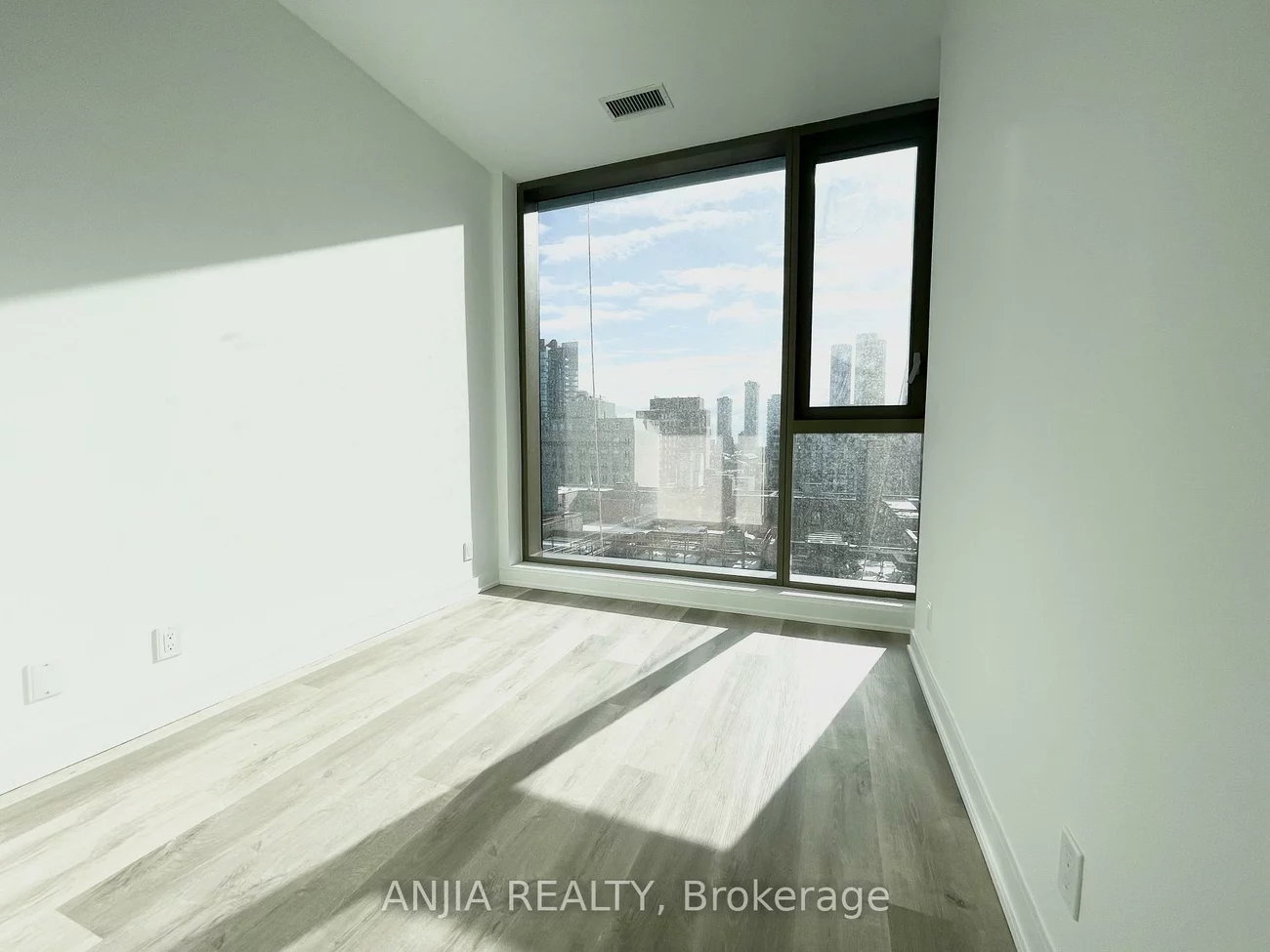 88, Queen, Church-Yonge Corridor, Toronto