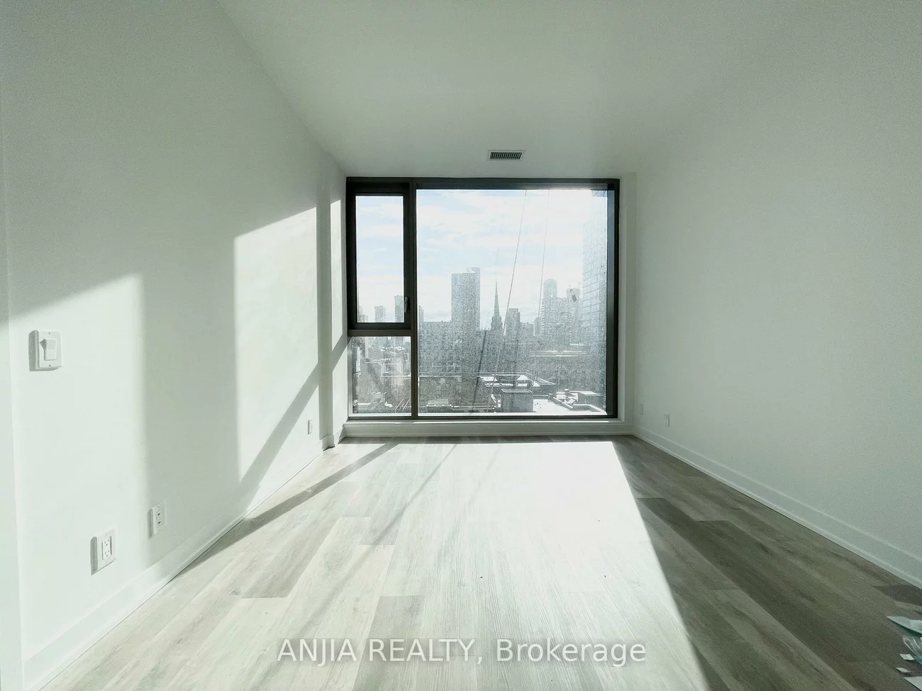 88, Queen, Church-Yonge Corridor, Toronto