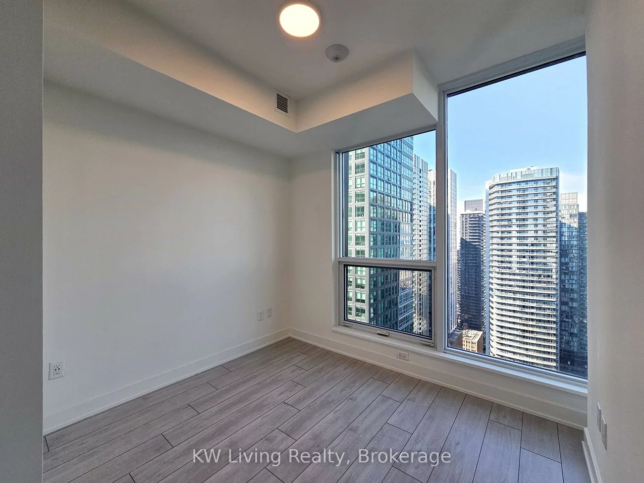 15, Mercer, Waterfront Communities C1, Toronto