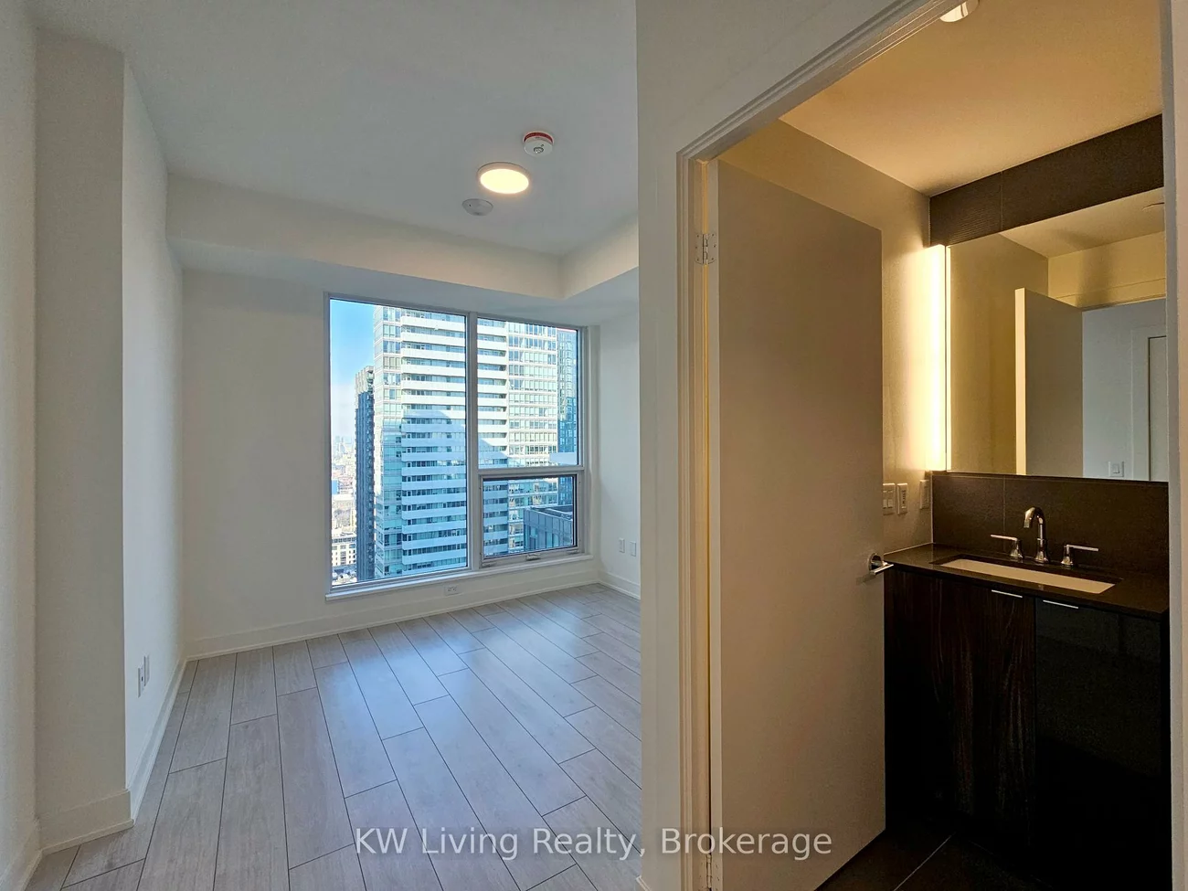 15, Mercer, Waterfront Communities C1, Toronto