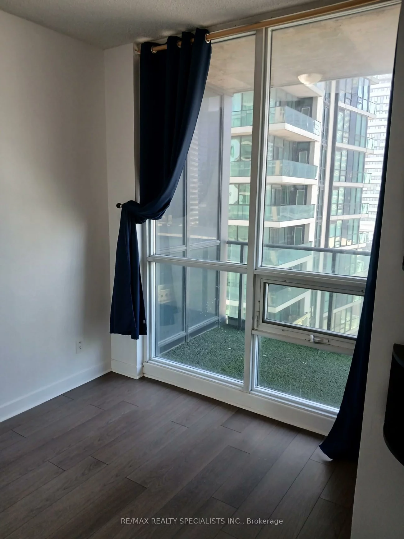 18, Harbour, Waterfront Communities C1, Toronto