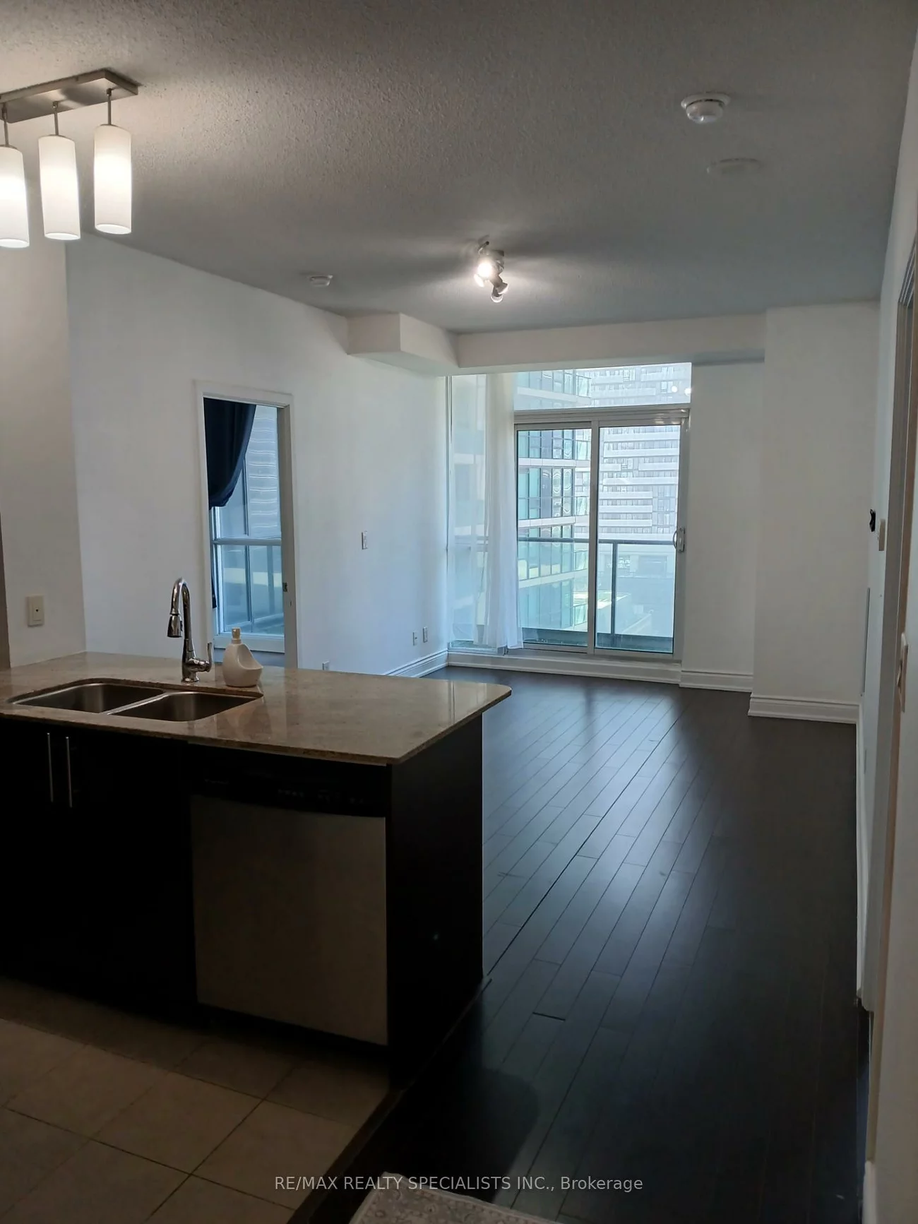 18, Harbour, Waterfront Communities C1, Toronto