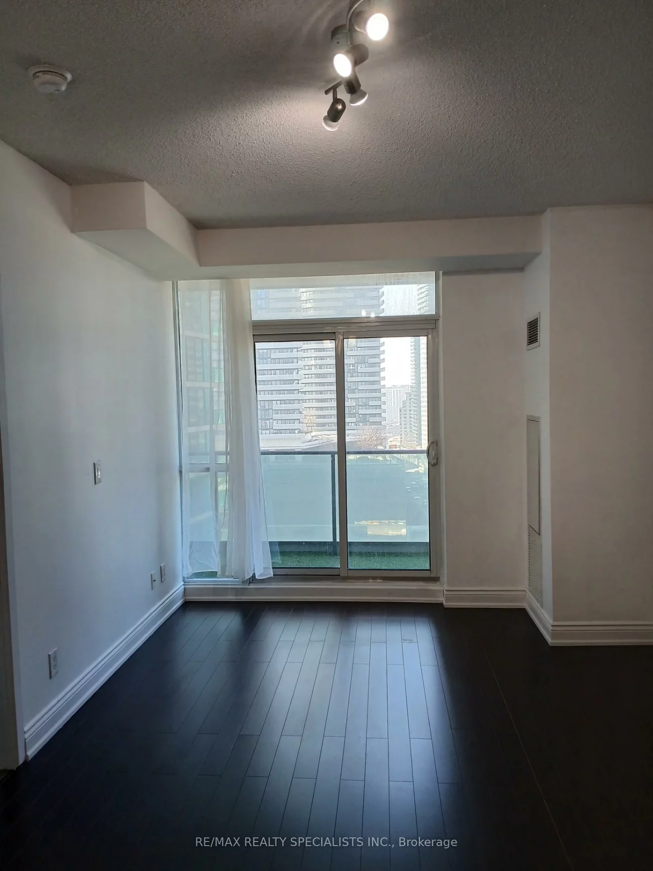 18, Harbour, Waterfront Communities C1, Toronto