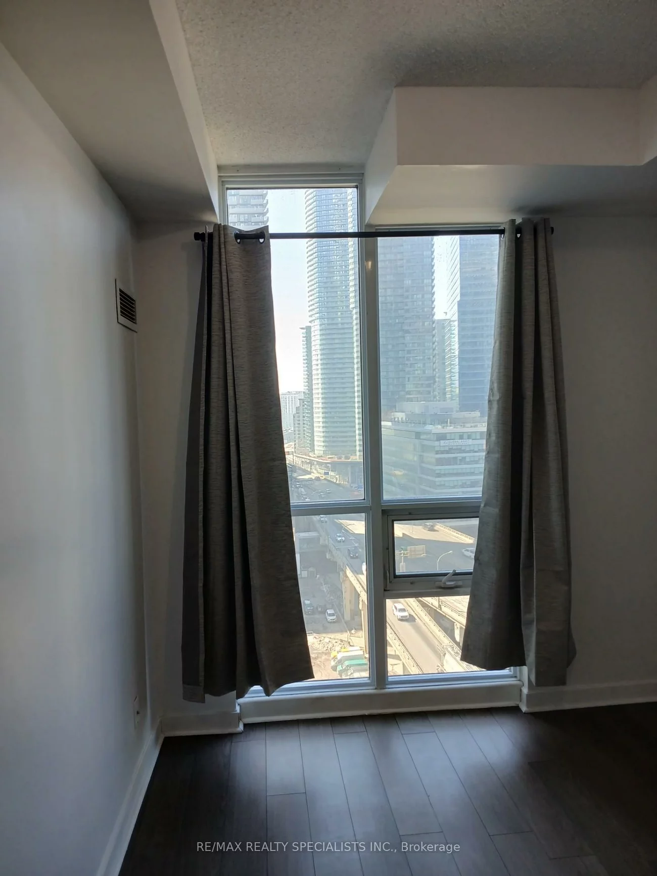 18, Harbour, Waterfront Communities C1, Toronto