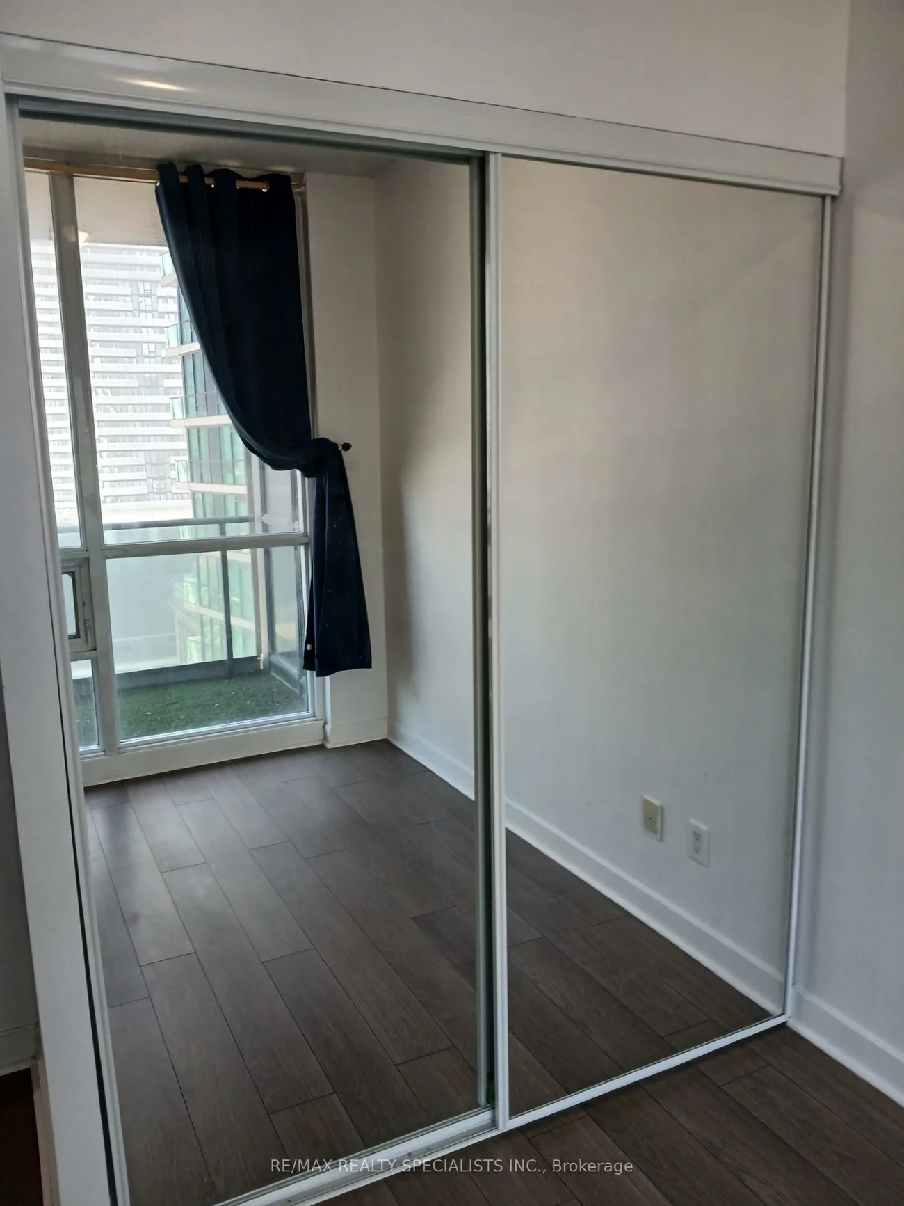 18, Harbour, Waterfront Communities C1, Toronto