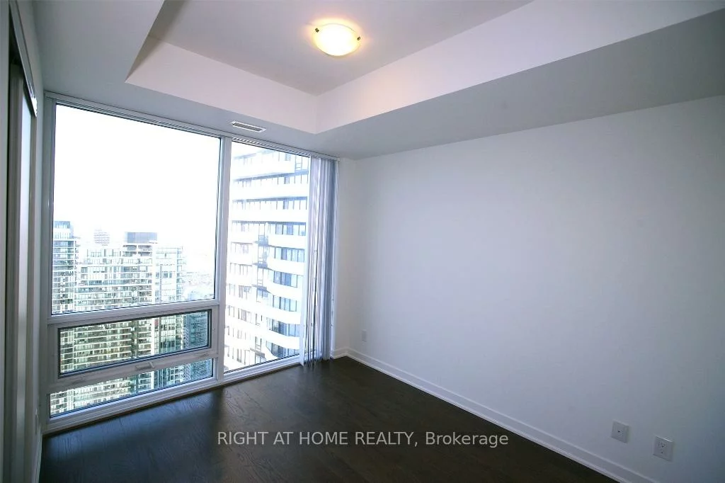 100, Harbour, Waterfront Communities C1, Toronto