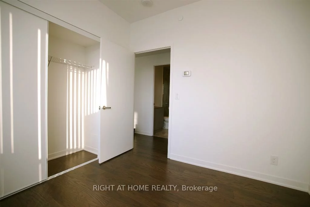 100, Harbour, Waterfront Communities C1, Toronto