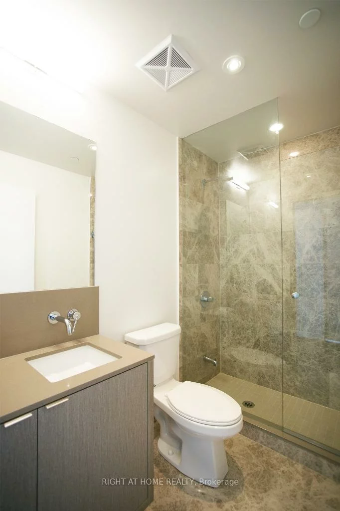 100, Harbour, Waterfront Communities C1, Toronto