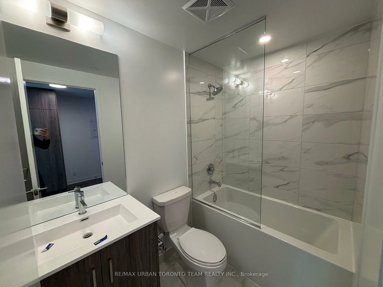 180, Front, Moss Park, Toronto