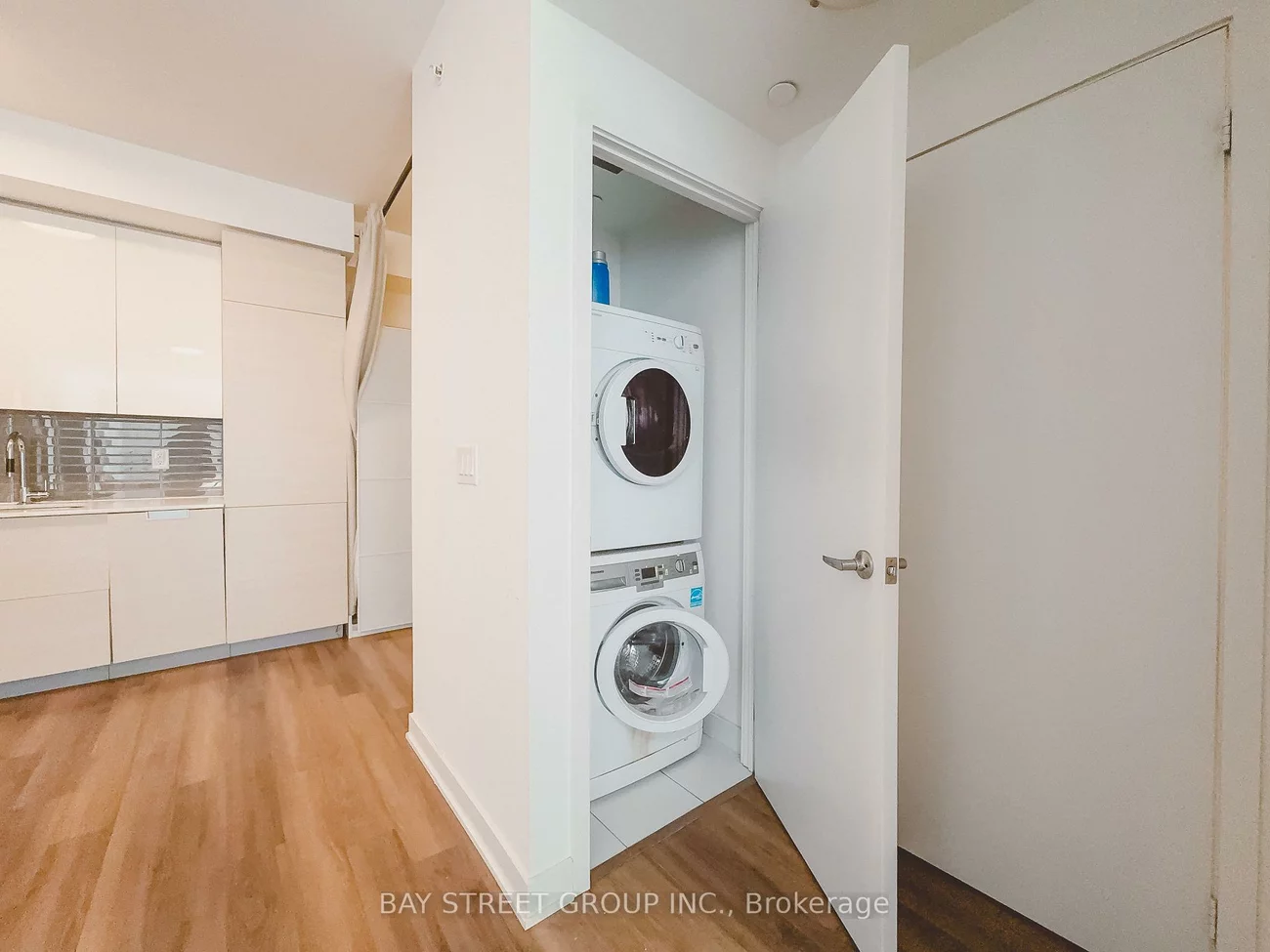 210, Simcoe, University, Toronto