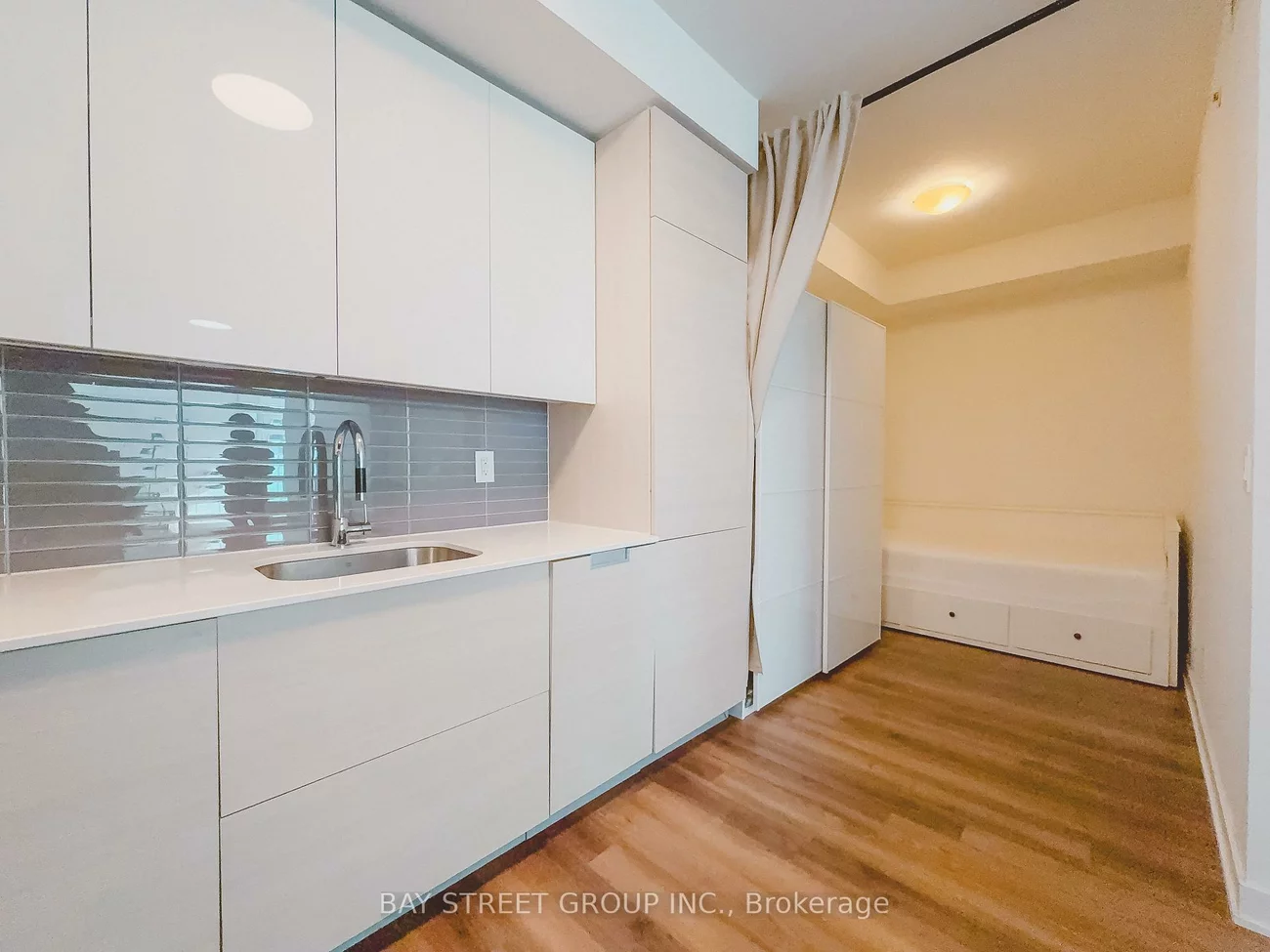 210, Simcoe, University, Toronto