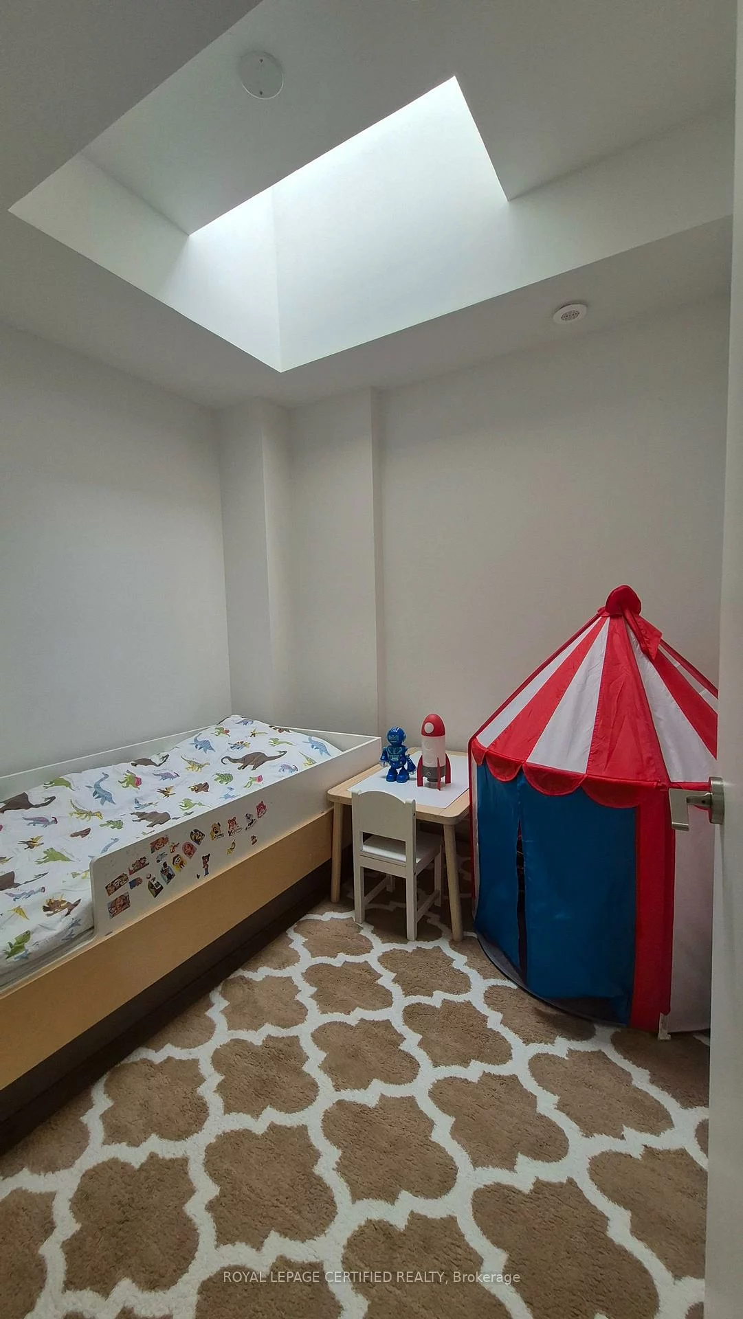 851, Sheppard, Clanton Park, Toronto