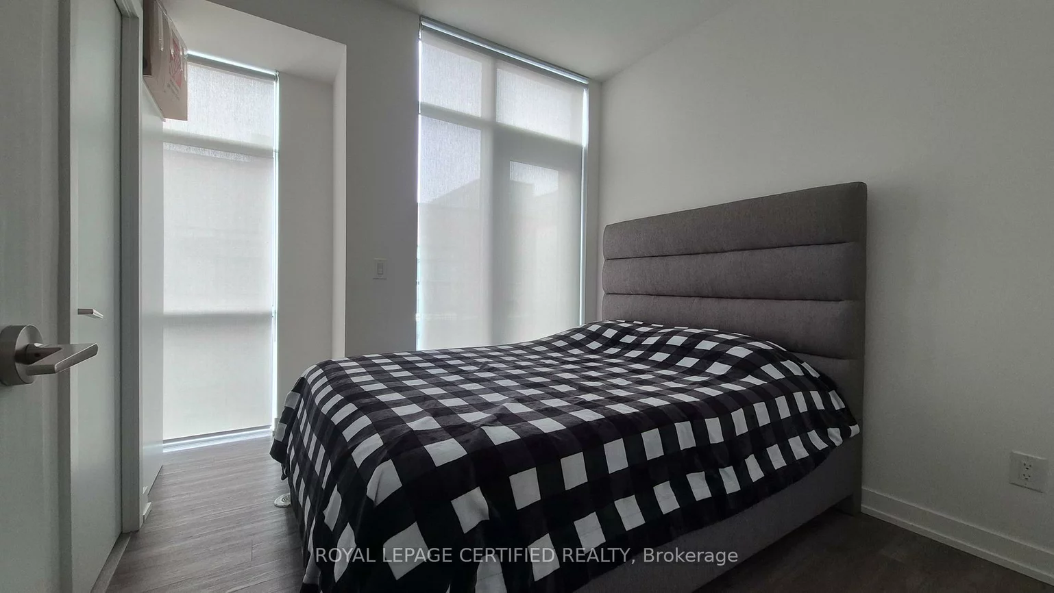 851, Sheppard, Clanton Park, Toronto