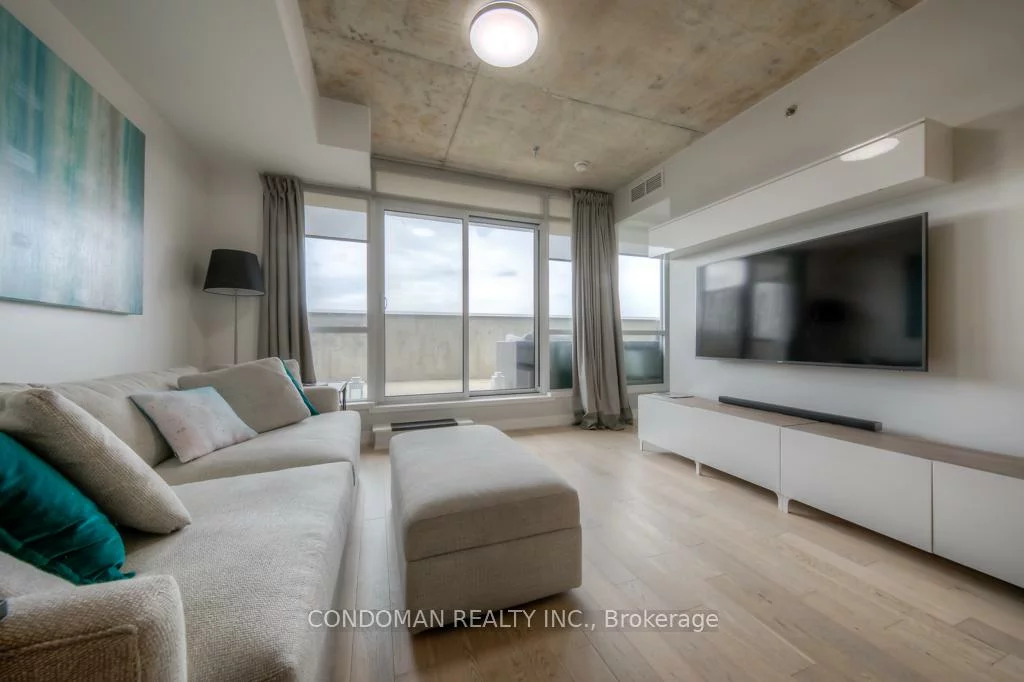 20, Minowan Miikan, Little Portugal, Toronto