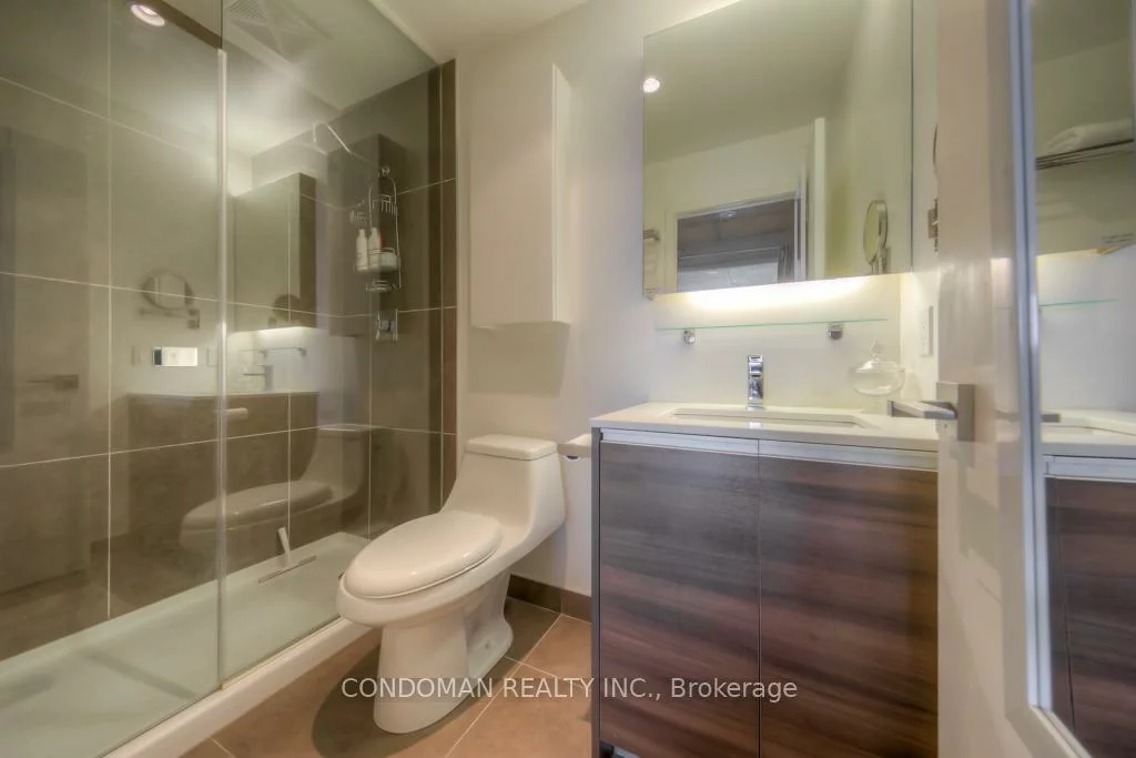 20, Minowan Miikan, Little Portugal, Toronto