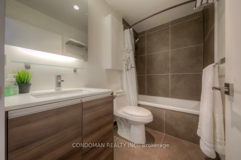 20, Minowan Miikan, Little Portugal, Toronto