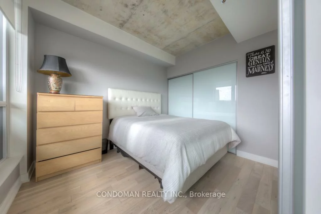 20, Minowan Miikan, Little Portugal, Toronto