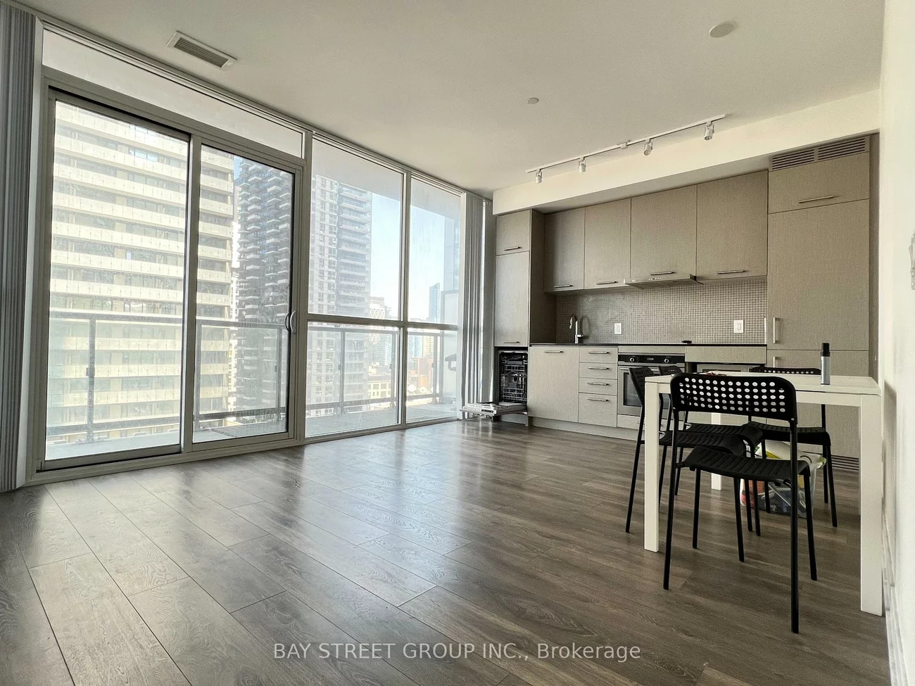 87, Peter, Waterfront Communities C1, Toronto