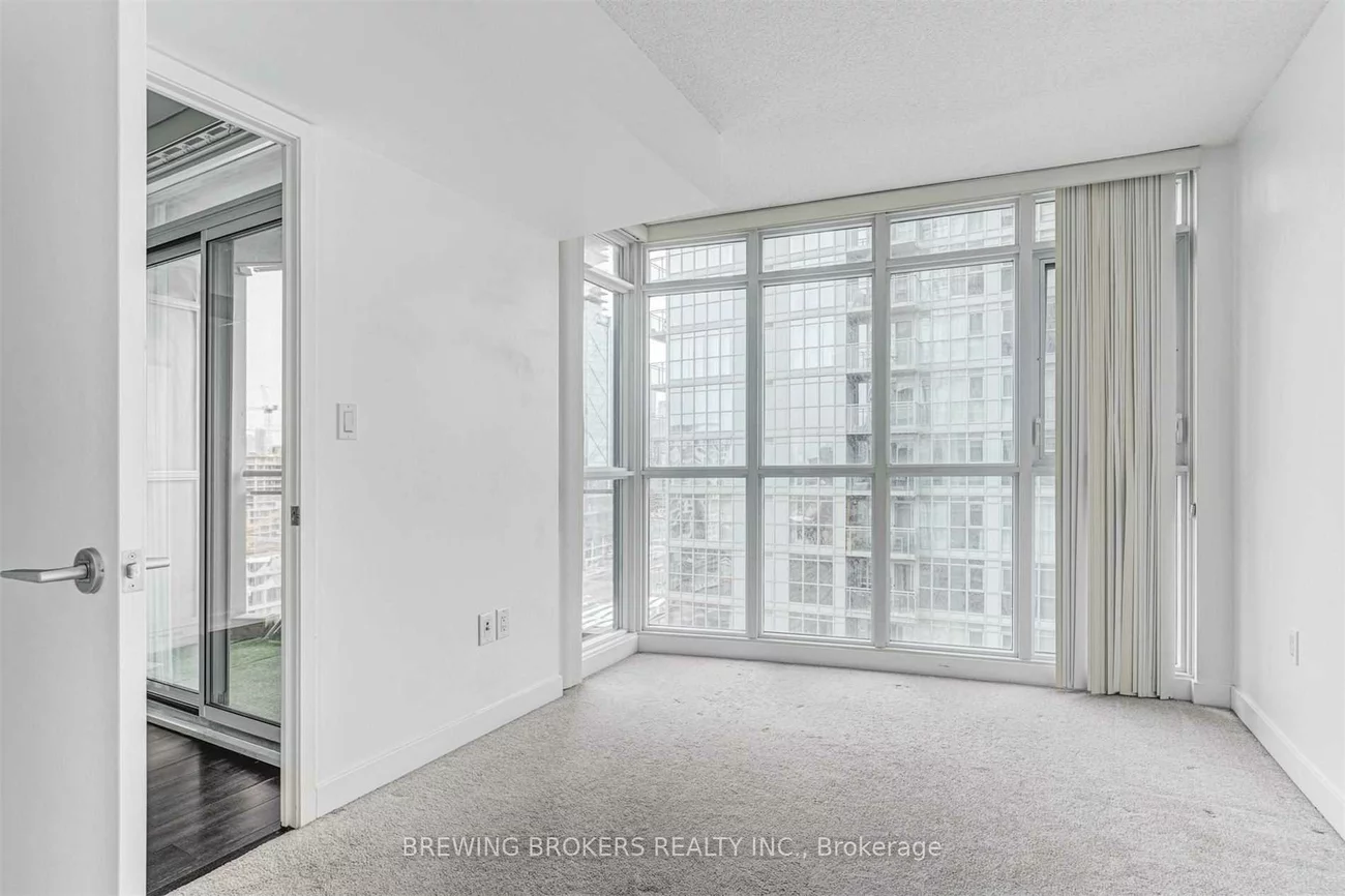 21, Iceboat, Waterfront Communities C1, Toronto