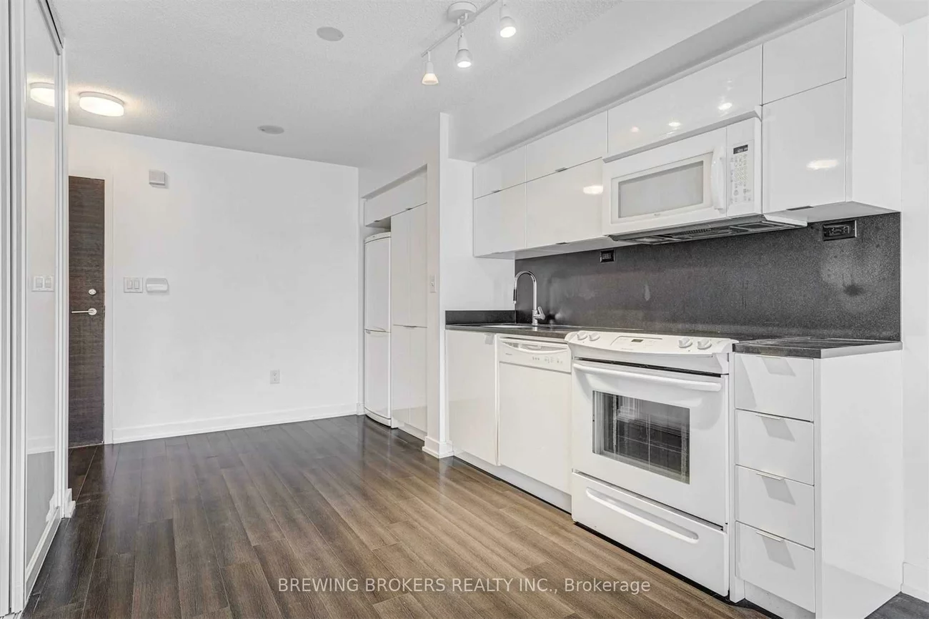 21, Iceboat, Waterfront Communities C1, Toronto