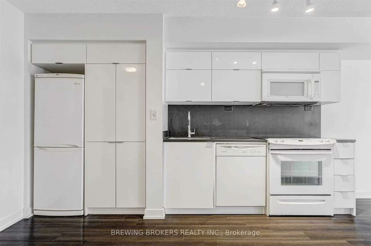 21, Iceboat, Waterfront Communities C1, Toronto