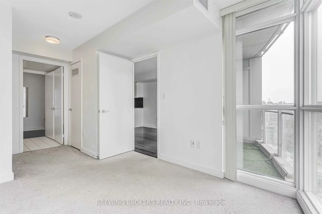 21, Iceboat, Waterfront Communities C1, Toronto