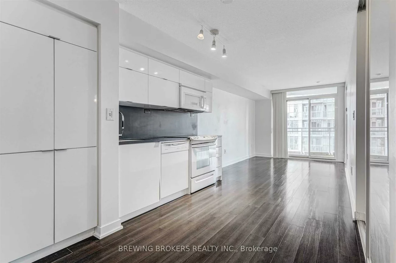 21, Iceboat, Waterfront Communities C1, Toronto