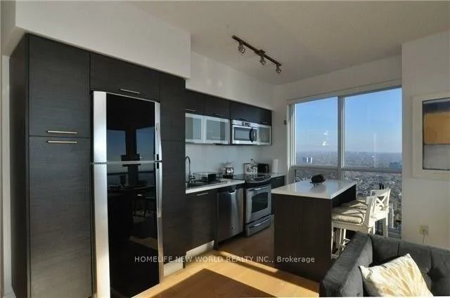 386, Yonge, Bay Street Corridor, Toronto