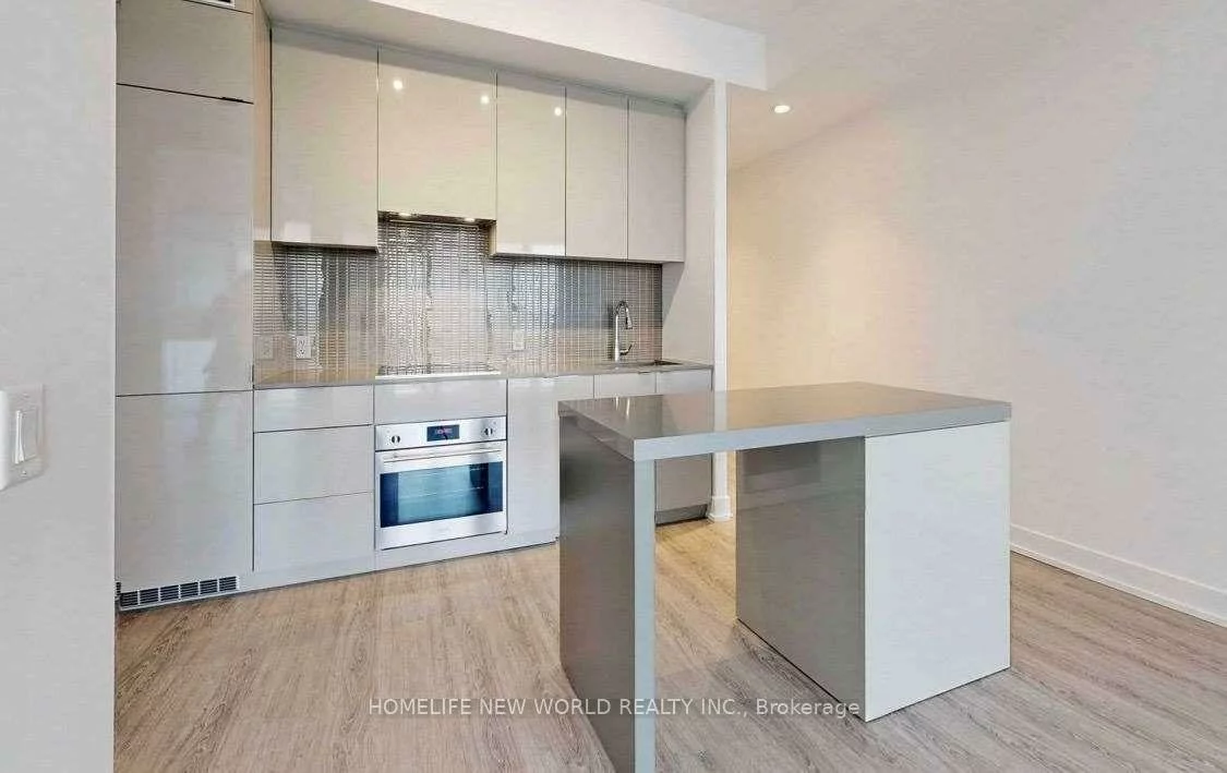 386, Yonge, Bay Street Corridor, Toronto