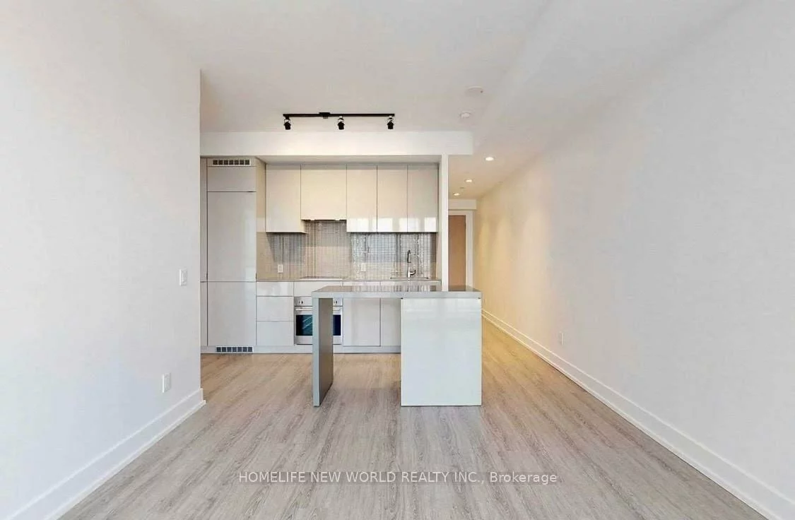 386, Yonge, Bay Street Corridor, Toronto