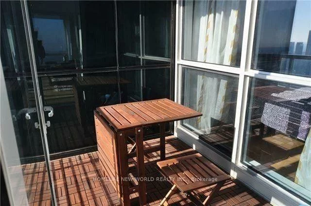 386, Yonge, Bay Street Corridor, Toronto