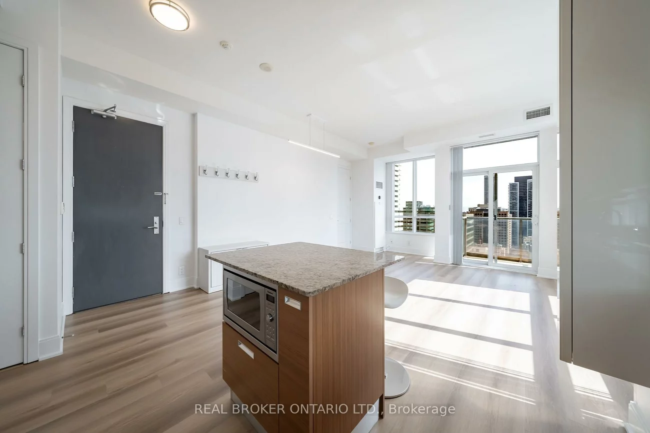 21, Balmuto, Bay Street Corridor, Toronto