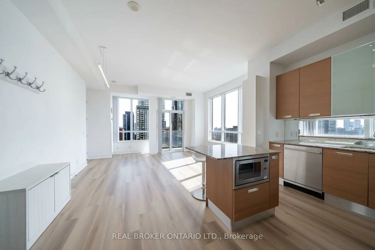 21, Balmuto, Bay Street Corridor, Toronto