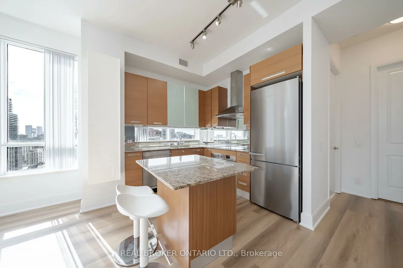 21, Balmuto, Bay Street Corridor, Toronto