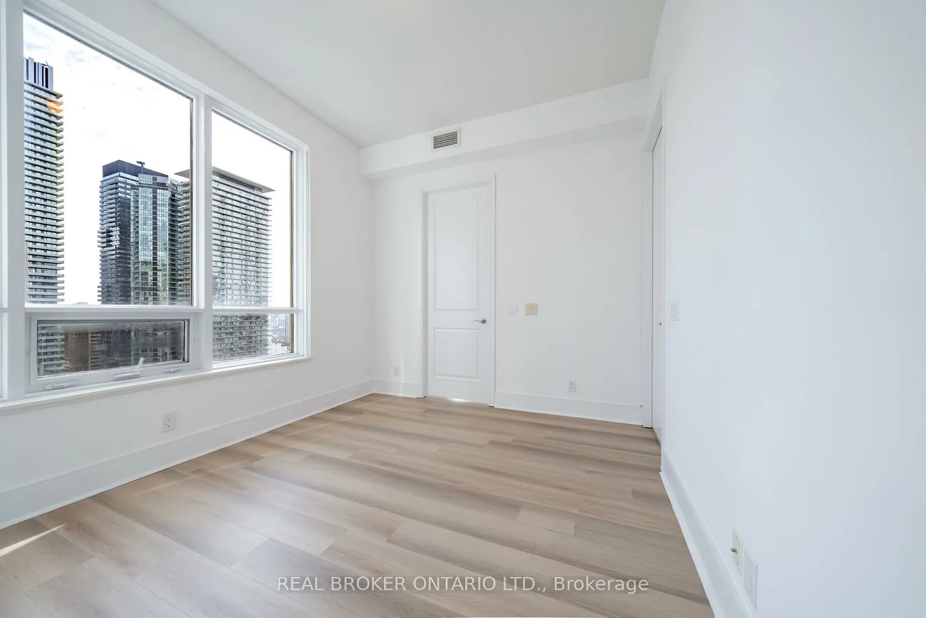 21, Balmuto, Bay Street Corridor, Toronto