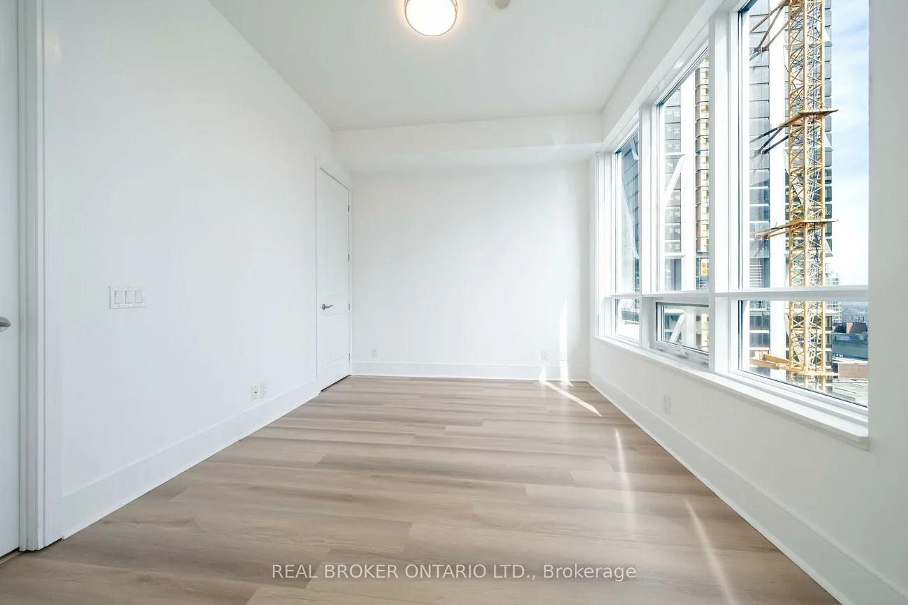 21, Balmuto, Bay Street Corridor, Toronto