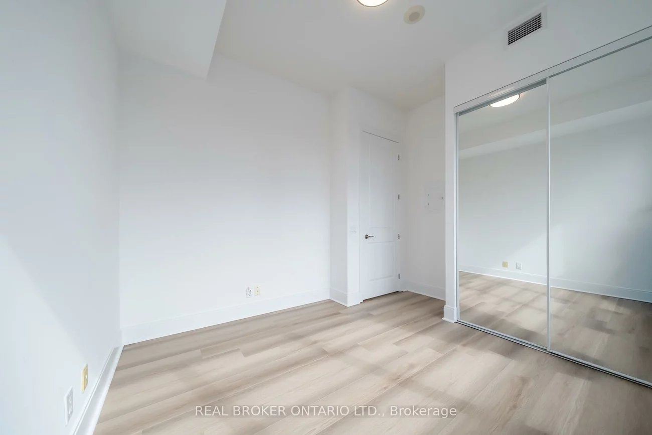 21, Balmuto, Bay Street Corridor, Toronto