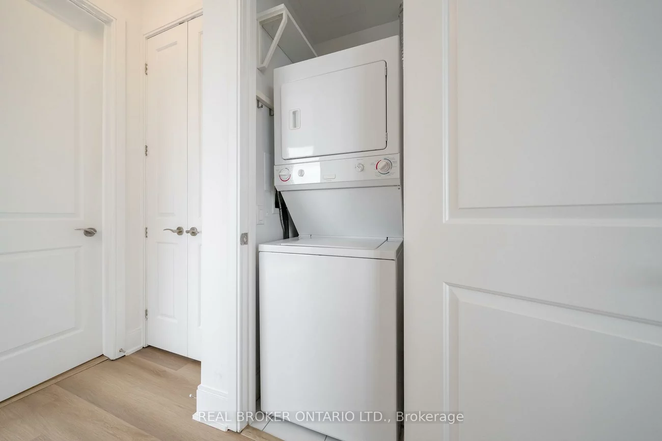 21, Balmuto, Bay Street Corridor, Toronto