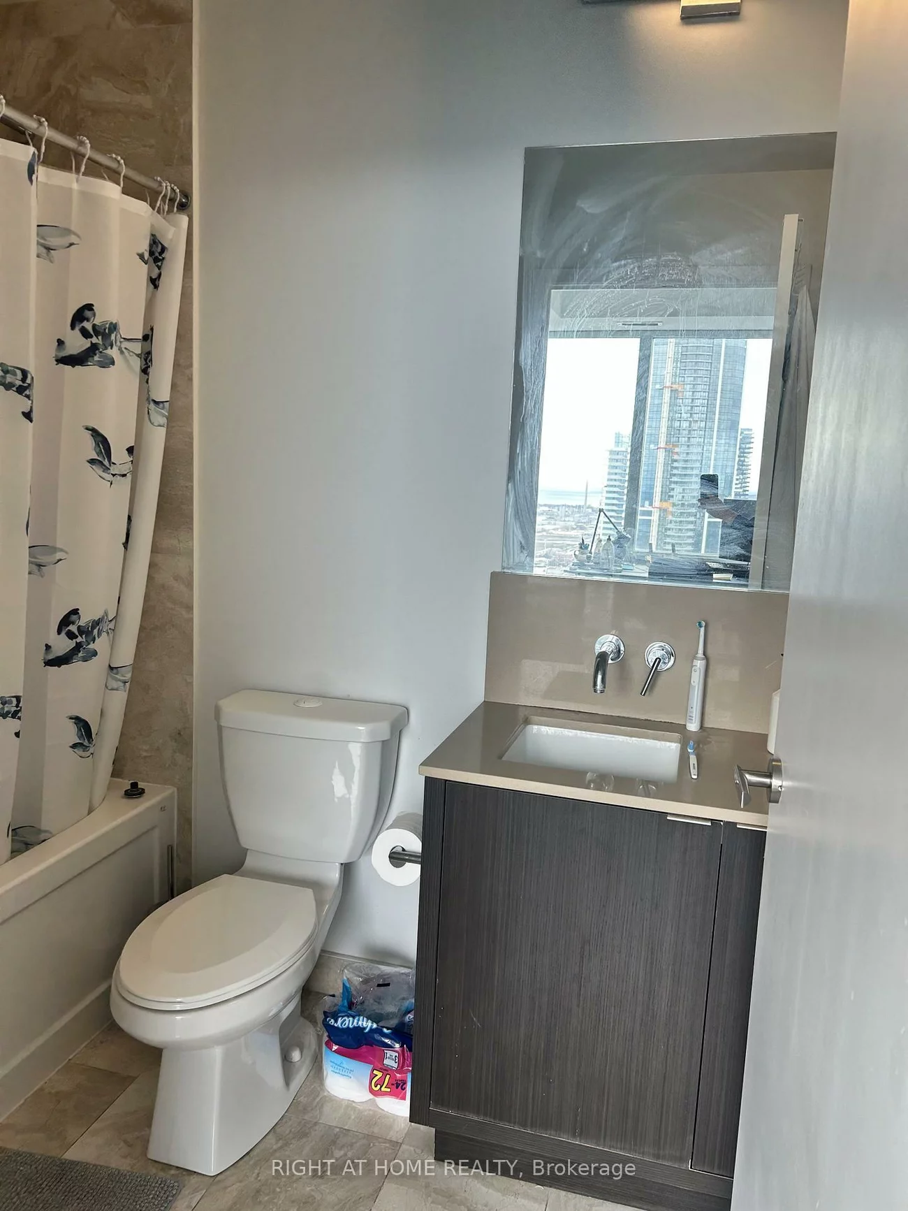 100, Harbour, Waterfront Communities C1, Toronto