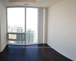 100, Harbour, Waterfront Communities C1, Toronto