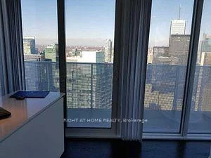 100, Harbour, Waterfront Communities C1, Toronto