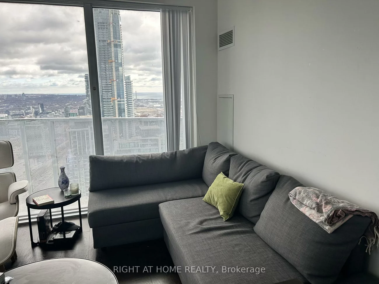 100, Harbour, Waterfront Communities C1, Toronto