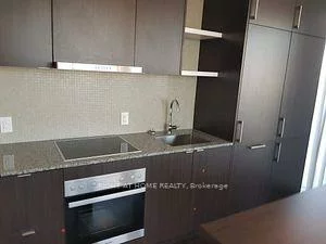 100, Harbour, Waterfront Communities C1, Toronto