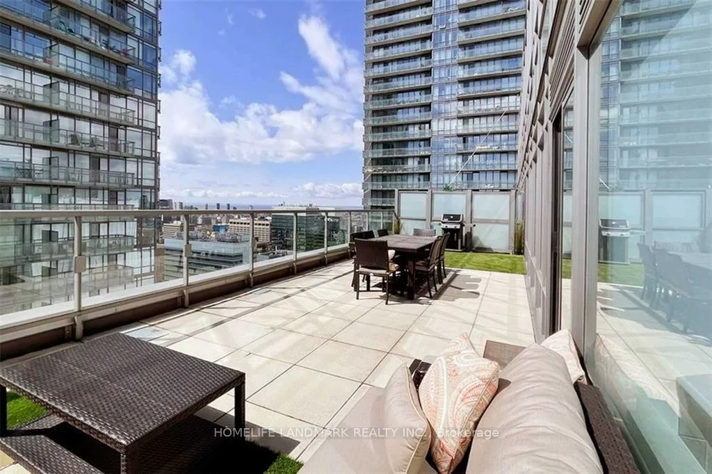 37, Grosvenor, Bay Street Corridor, Toronto