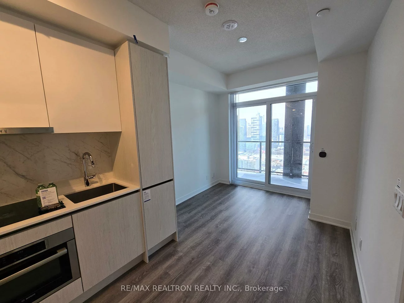 180, front, Moss Park, Toronto